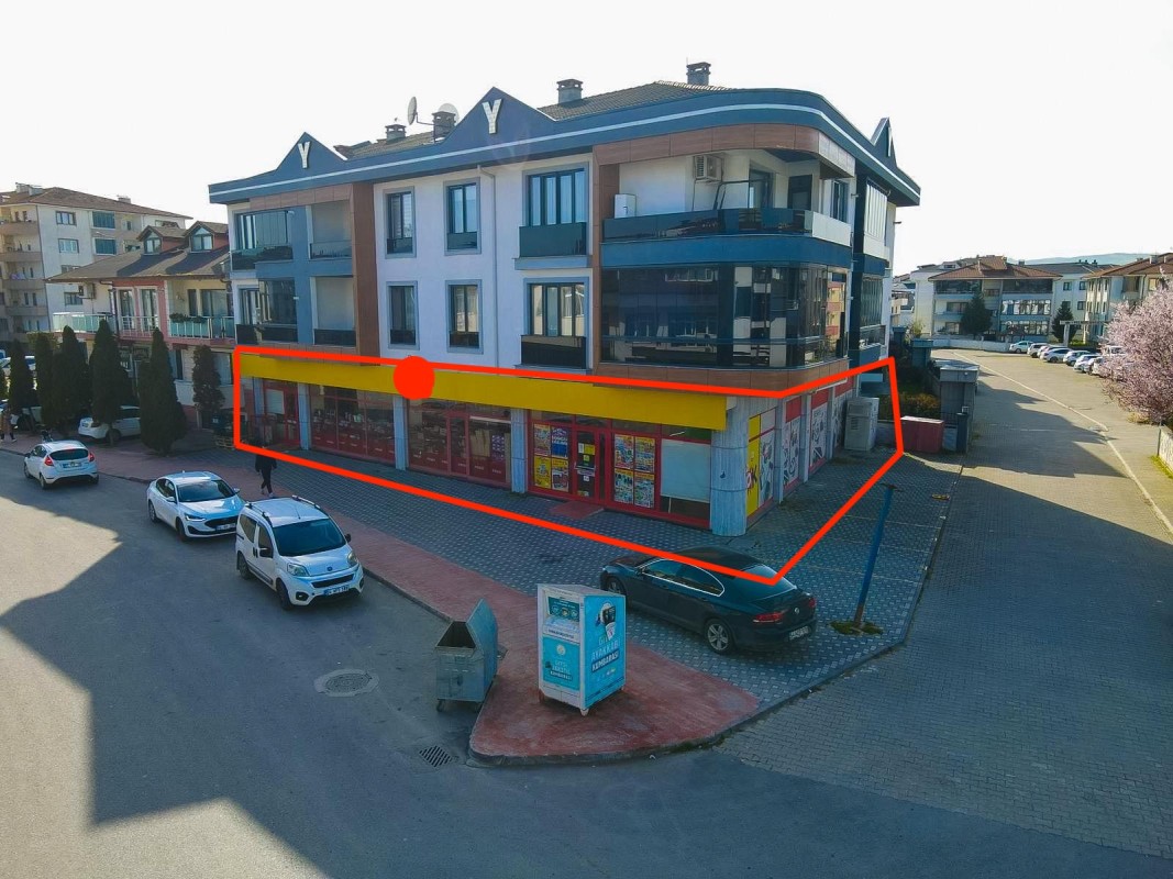 NOKTADA ERENLERDE CADDE ÜZERİ KURUMSAL KİRACILI SATILIK DÜKKAN